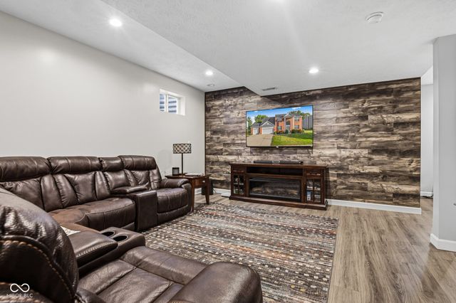 516 Viburnum Run, Westfield, IN 46074