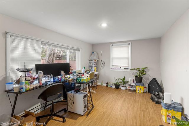 1827 Cleophus Pkwy, Lincoln Park, MI 48146