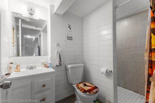 1827 Cleophus Pkwy, Lincoln Park, MI 48146