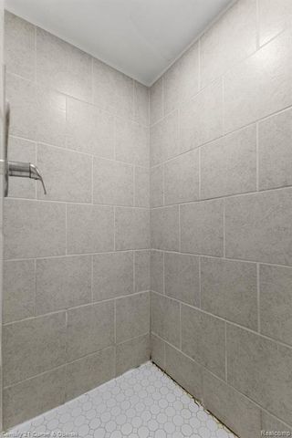 1827 Cleophus Pkwy, Lincoln Park, MI 48146