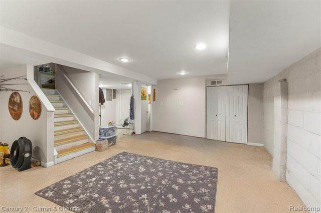 1827 Cleophus Pkwy, Lincoln Park, MI 48146