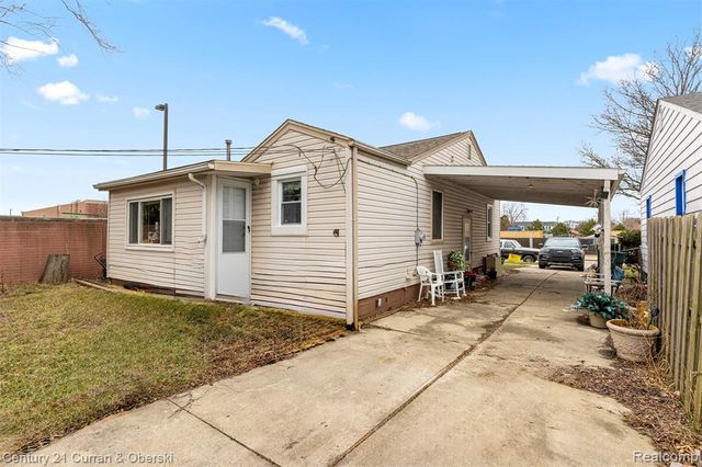 1827 Cleophus Pkwy, Lincoln Park, MI 48146