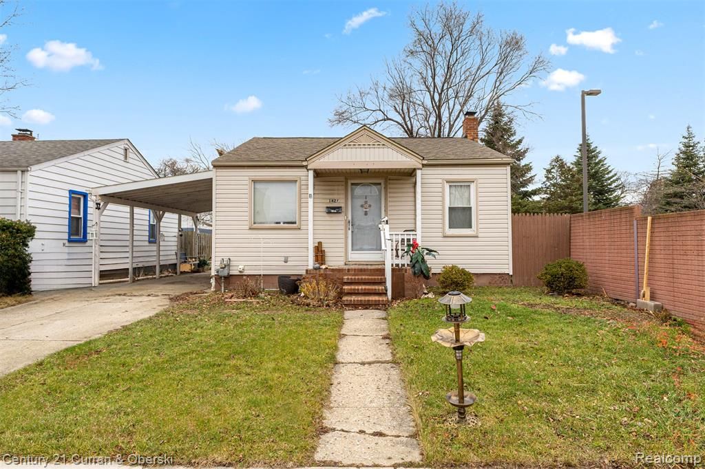 1827 Cleophus Pkwy, Lincoln Park, MI 48146