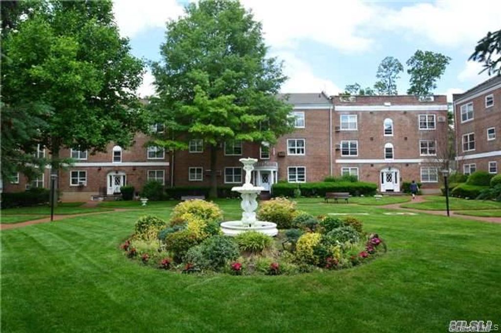 221 Middle Neck Road G5, Great Neck, NY 11021