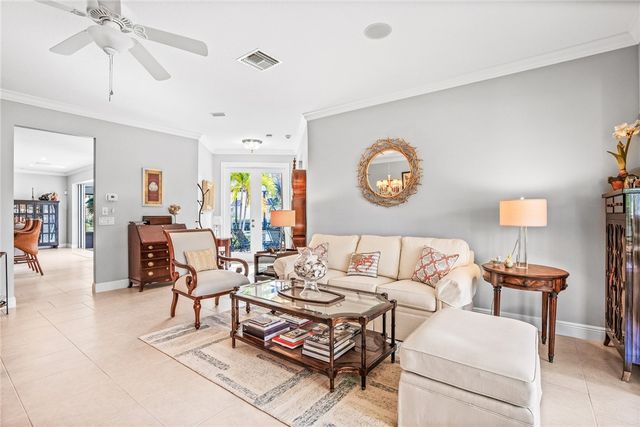 224 Oak Hammock Circle SW, Vero Beach, FL 32962