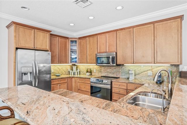 224 Oak Hammock Circle SW, Vero Beach, FL 32962