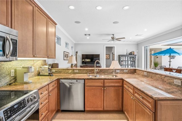 224 Oak Hammock Circle SW, Vero Beach, FL 32962