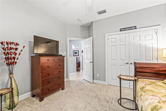 224 Oak Hammock Circle SW, Vero Beach, FL 32962