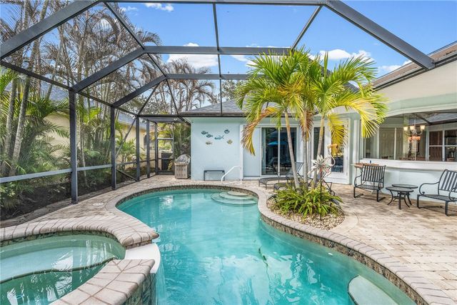 224 Oak Hammock Circle SW, Vero Beach, FL 32962