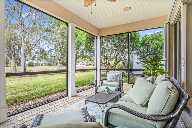 224 Oak Hammock Circle SW, Vero Beach, FL 32962