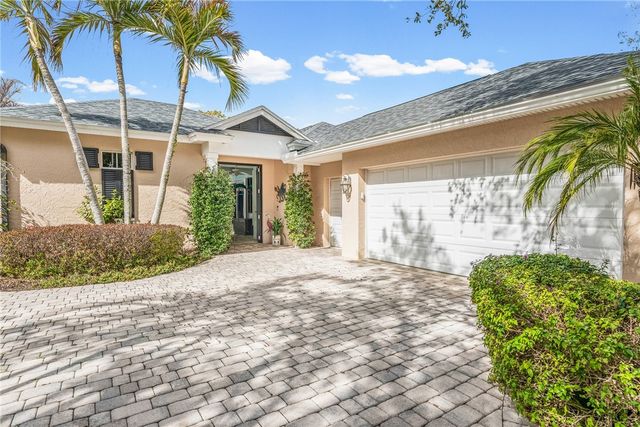 224 Oak Hammock Circle SW, Vero Beach, FL 32962