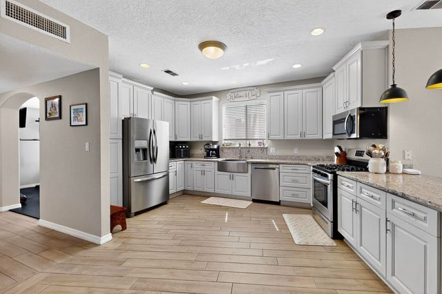 3546 Newcastle Drive SE, Rio Rancho, NM 87124