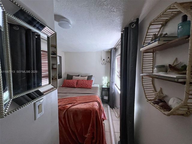 2040 NE 183rd St, North Miami Beach, FL 33179