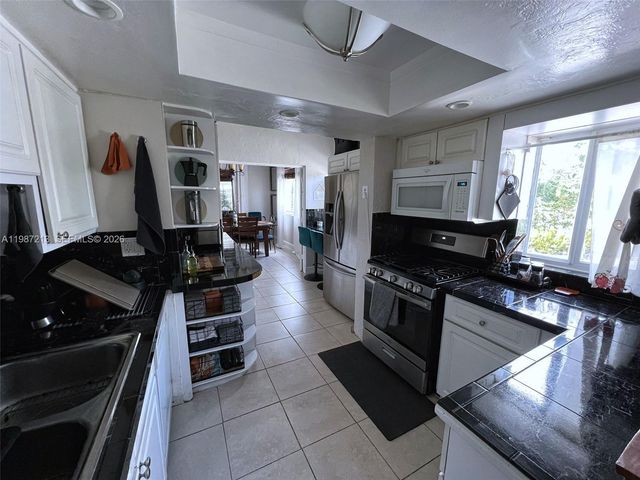 2040 NE 183rd St, North Miami Beach, FL 33179