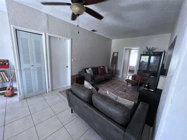 2040 NE 183rd St, North Miami Beach, FL 33179