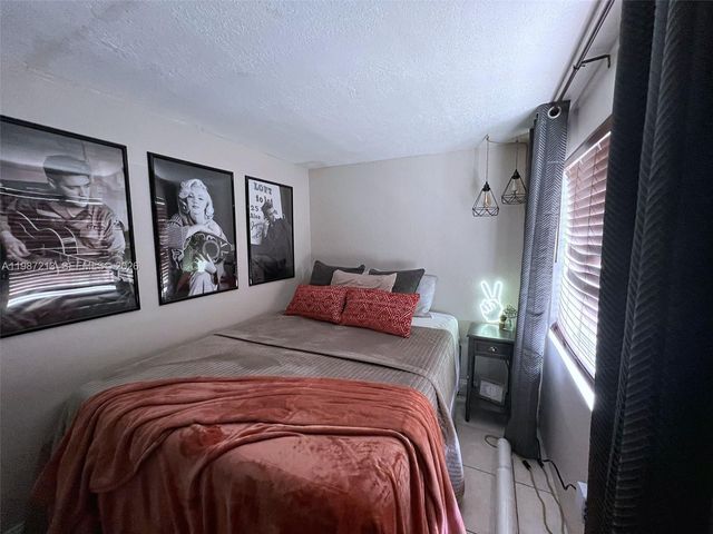 2040 NE 183rd St, North Miami Beach, FL 33179