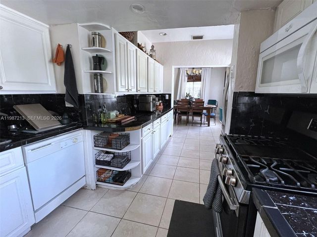 2040 NE 183rd St, North Miami Beach, FL 33179