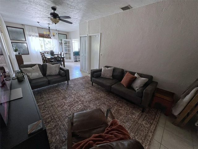 2040 NE 183rd St, North Miami Beach, FL 33179