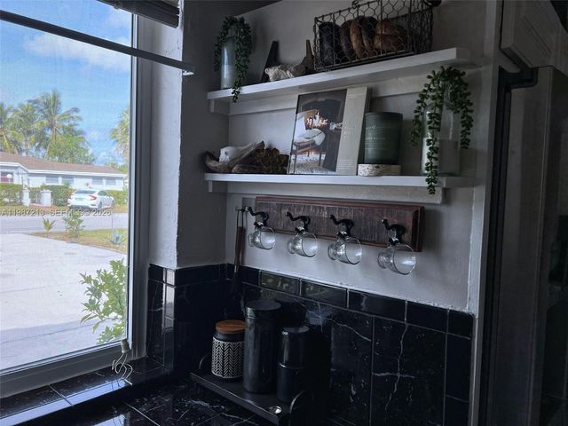 2040 NE 183rd St, North Miami Beach, FL 33179