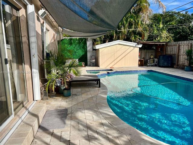 2040 NE 183rd St, North Miami Beach, FL 33179