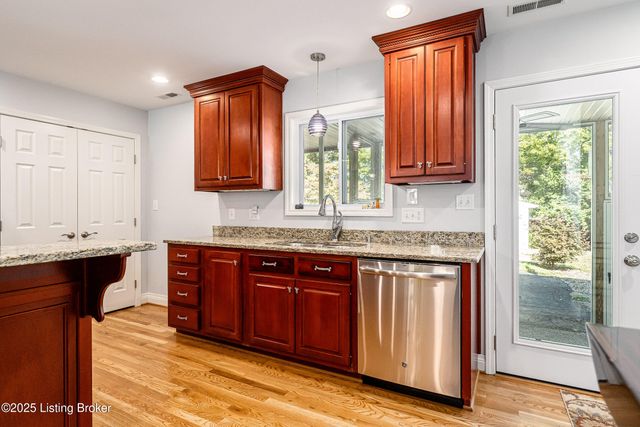 2869 Regan Ave, Louisville, KY 40206