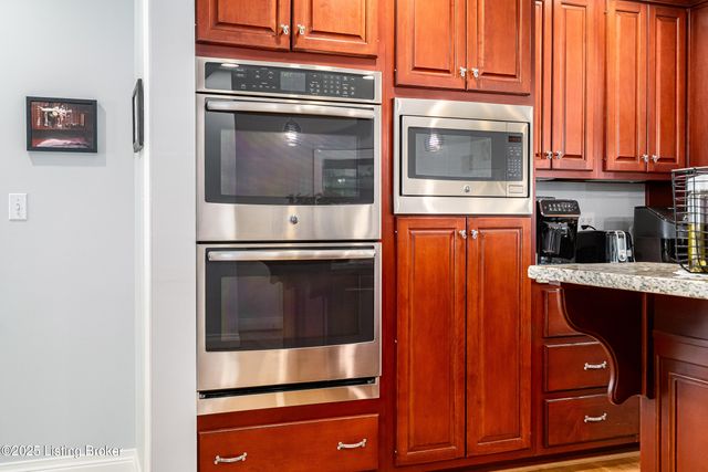 2869 Regan Ave, Louisville, KY 40206