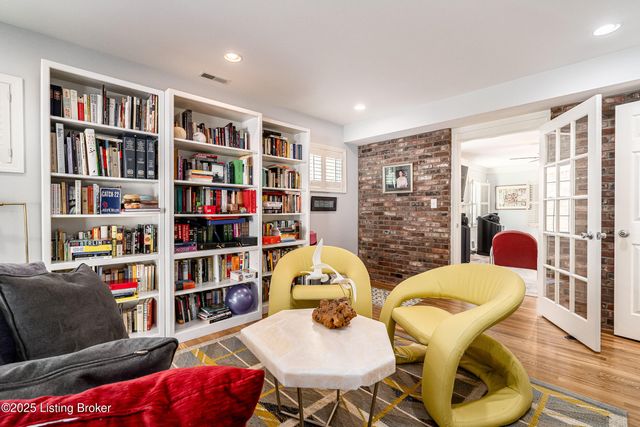 2869 Regan Ave, Louisville, KY 40206