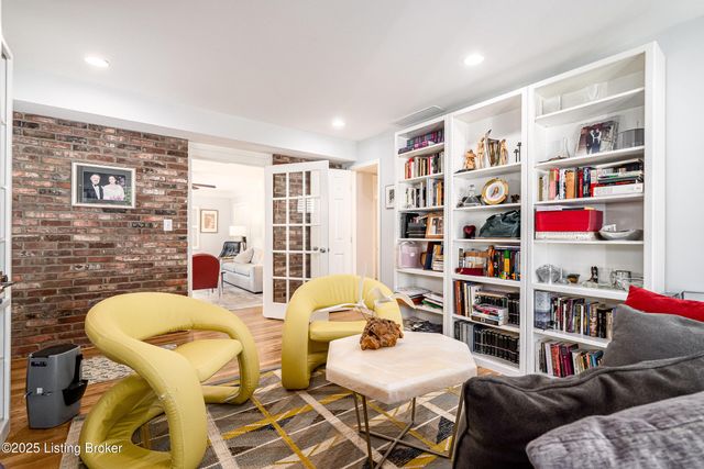 2869 Regan Ave, Louisville, KY 40206