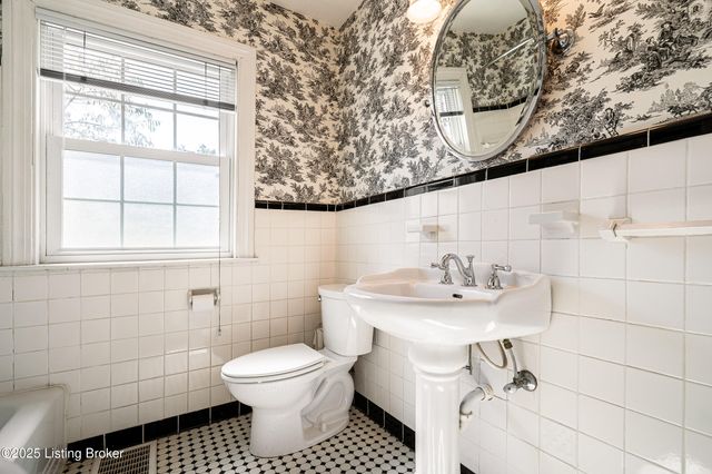 2869 Regan Ave, Louisville, KY 40206