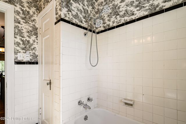 2869 Regan Ave, Louisville, KY 40206