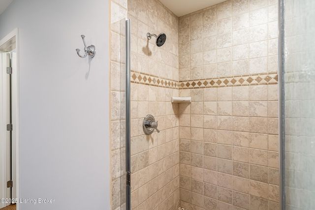 2869 Regan Ave, Louisville, KY 40206