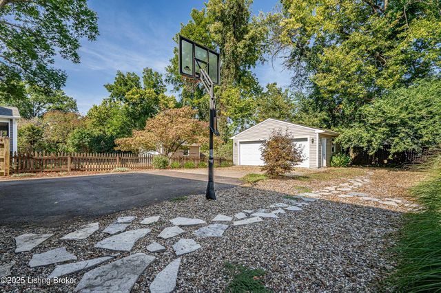 2869 Regan Ave, Louisville, KY 40206