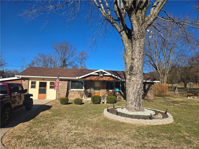 1104 College Avenue, Berryville, AR 72616