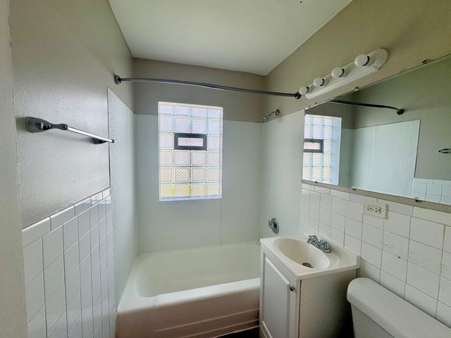 20 164th Street, Calumet City, IL 60409