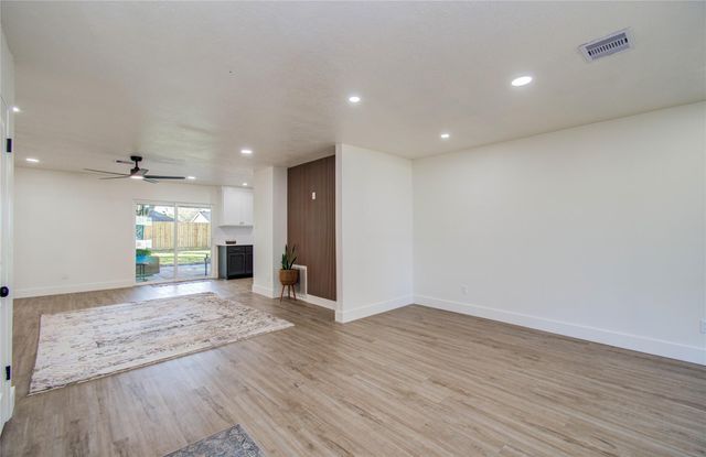 2810 Spa Drive, Deer Park, TX 77536