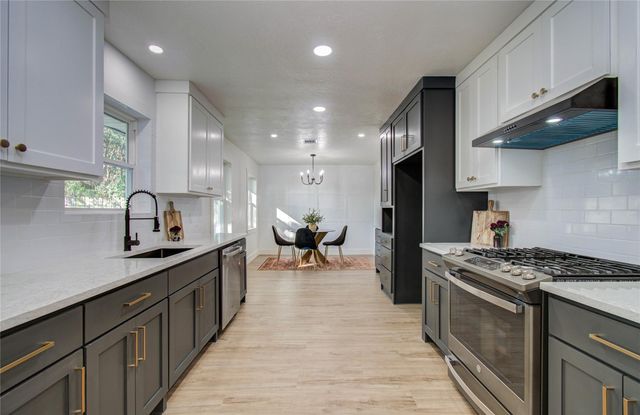 2810 Spa Drive, Deer Park, TX 77536