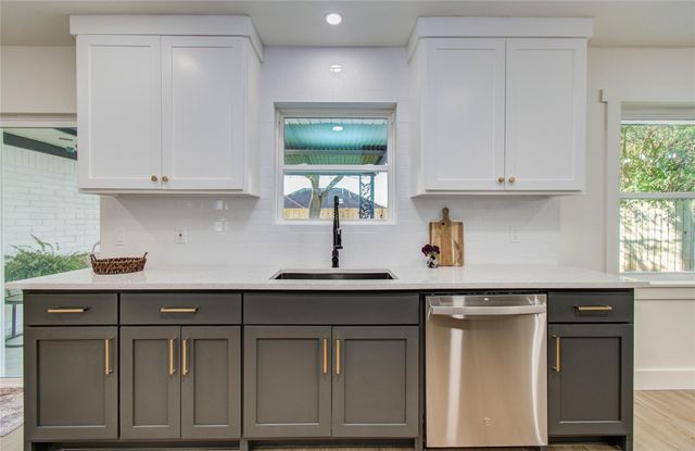 2810 Spa Drive, Deer Park, TX 77536