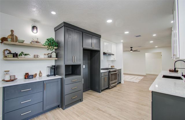 2810 Spa Drive, Deer Park, TX 77536