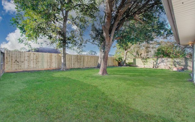 2810 Spa Drive, Deer Park, TX 77536