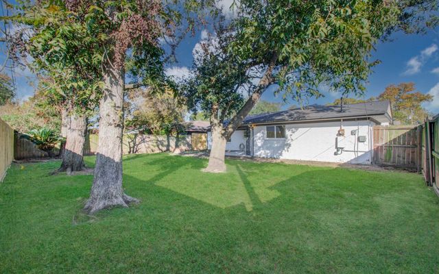 2810 Spa Drive, Deer Park, TX 77536