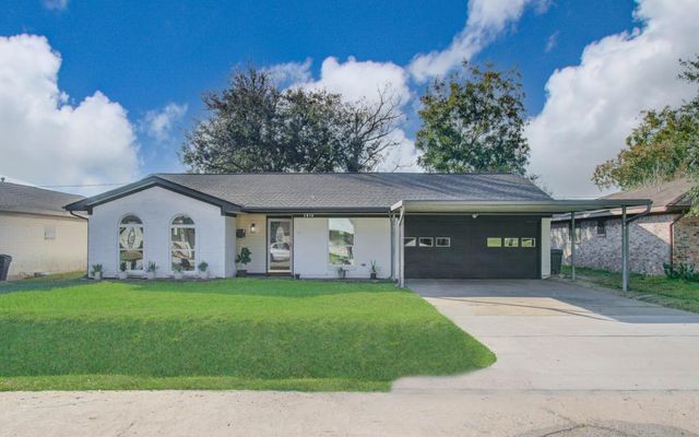 2810 Spa Drive, Deer Park, TX 77536