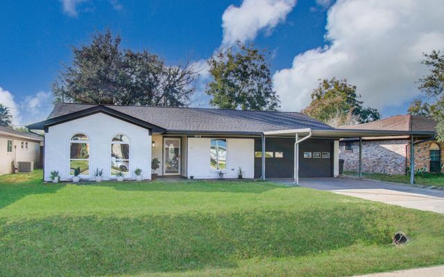 2810 Spa Drive, Deer Park, TX 77536