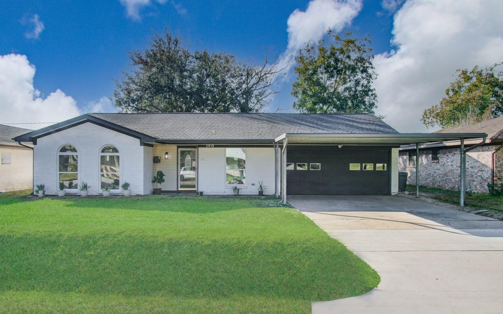 2810 Spa Drive, Deer Park, TX 77536