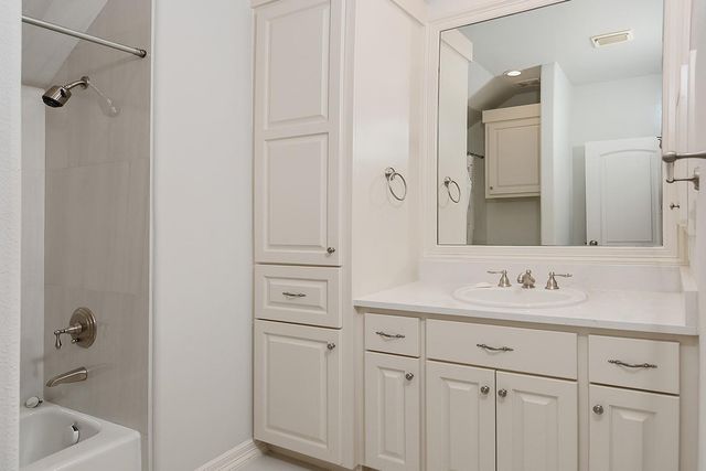 10 Norlund Way, The Woodlands, TX 77382