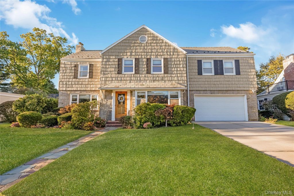 15 Combes Avenue, Rockville Centre, NY 11570
