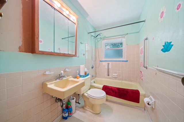 69 Pilgrim Rd, Pembroke, MA 02359