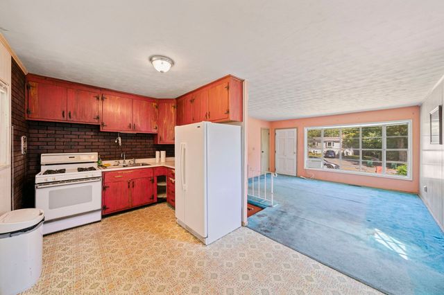 69 Pilgrim Rd, Pembroke, MA 02359