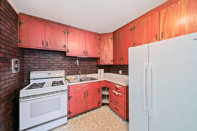69 Pilgrim Rd, Pembroke, MA 02359