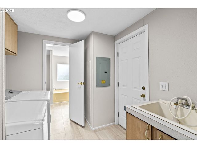 86313 SANFORD Rd, Eugene, OR 97402