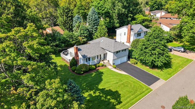55 Southfield Road, Glen Cove, NY 11542